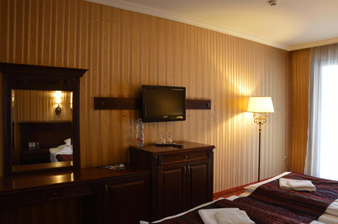 Hotel Obester Debrecen Esterno foto